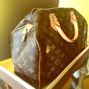 Authentic Louis Vuitton Monogram Speedy 30 Bag